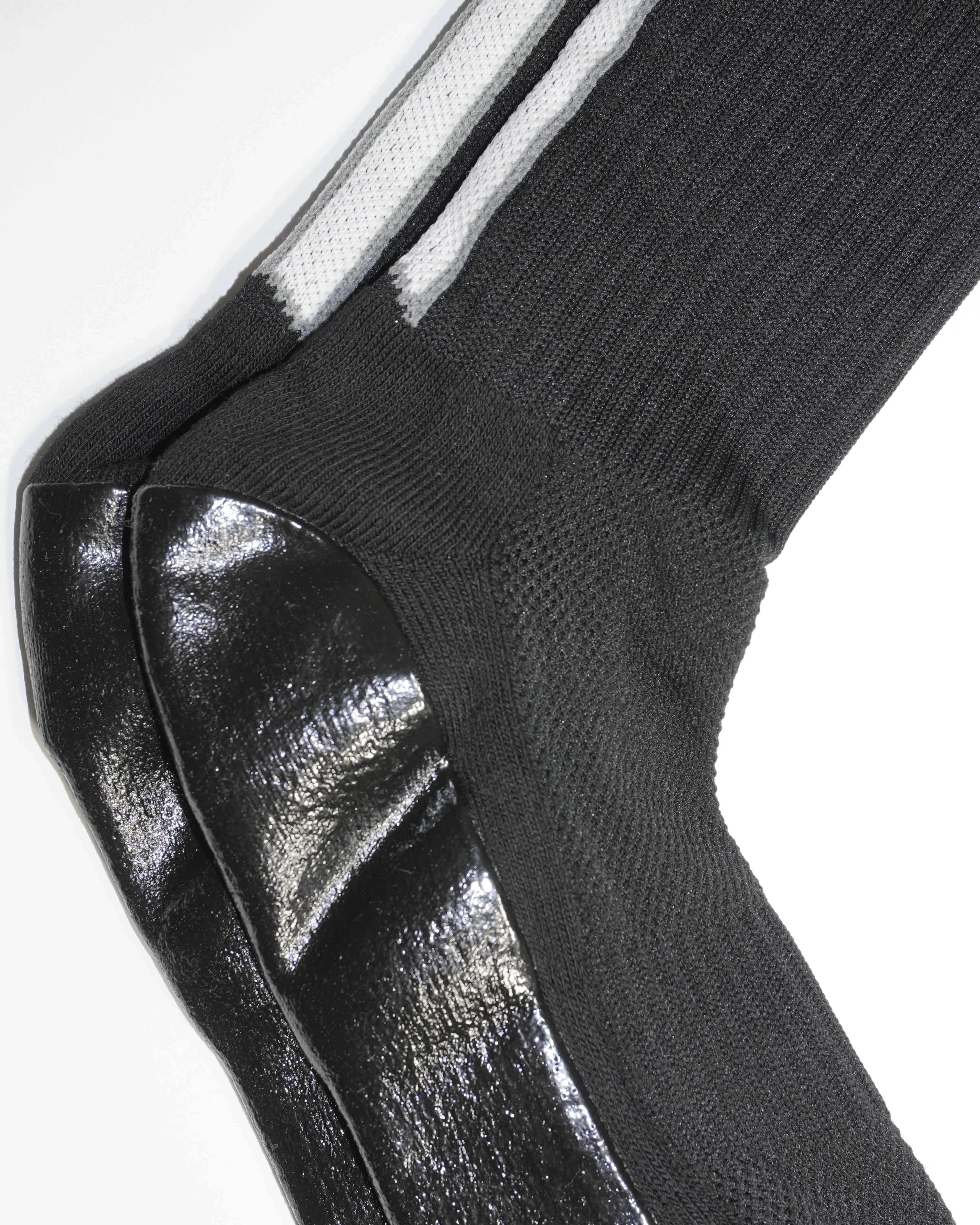 BLACK FULL GRIP TRAINING SOCKS - NO SLIP PERFORMANCE