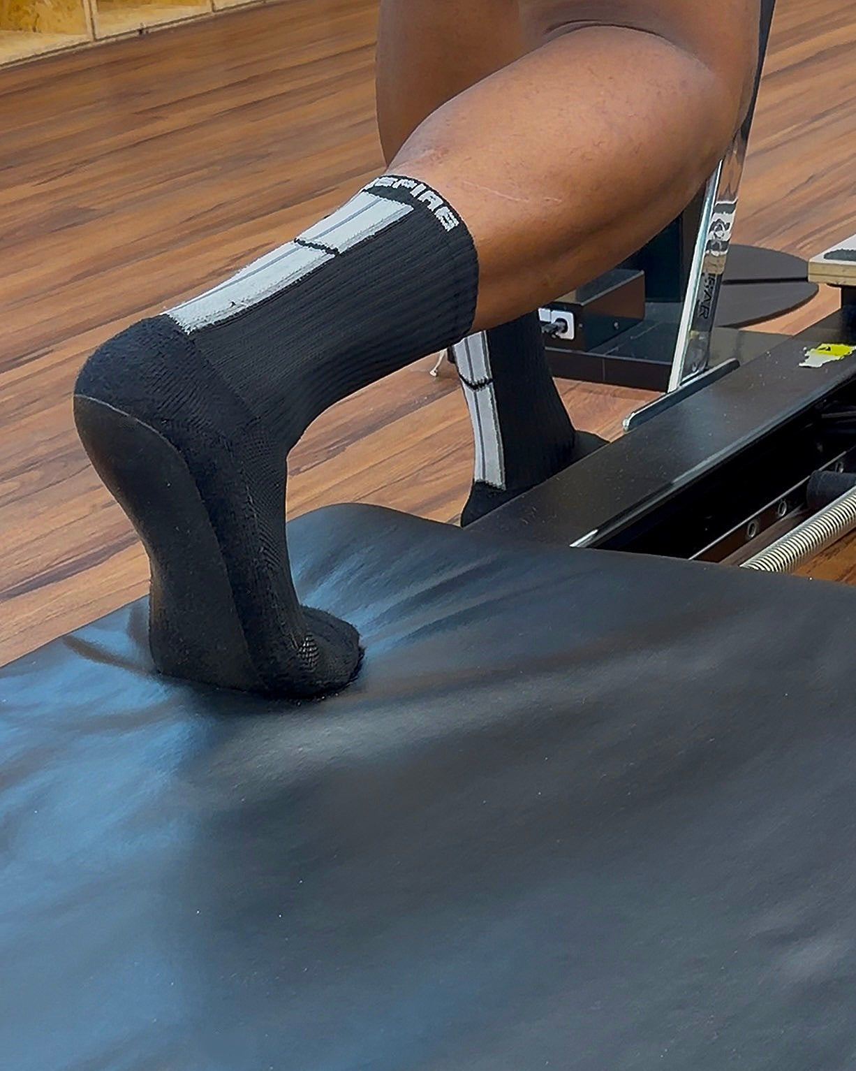 BLACK FULL GRIP TRAINING SOCKS - NO SLIP PERFORMANCE